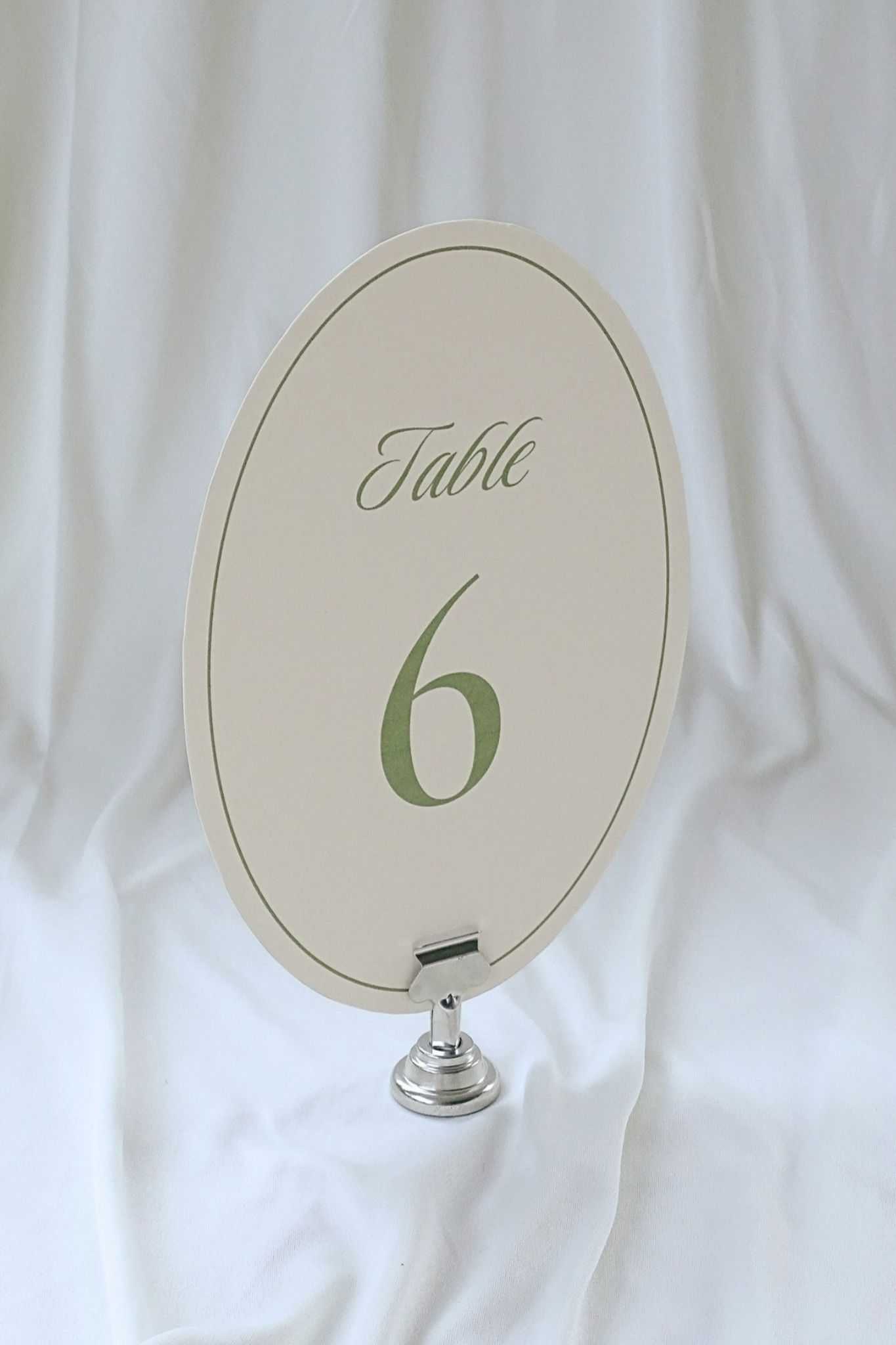 Numéro de table ovale vert sauge